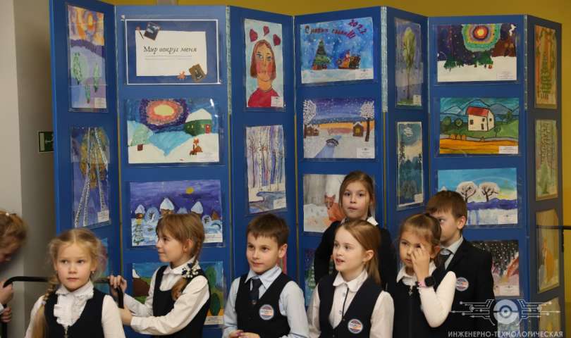 В ИТШ №777 открылась выставка рисунков обучающихся творческих объединений ЦДОД «Лахта-полис»